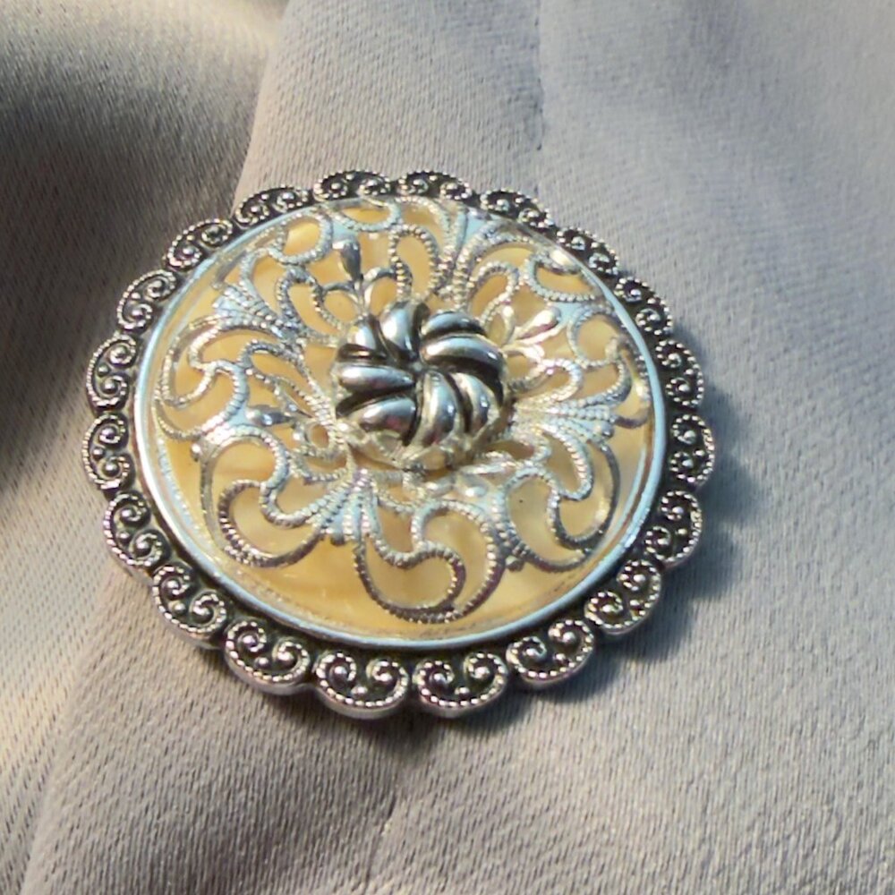 Scarf Clip W Germany Filigree Lucite Round Vintage Silver Tone 1.5” - Picture 4 of 9